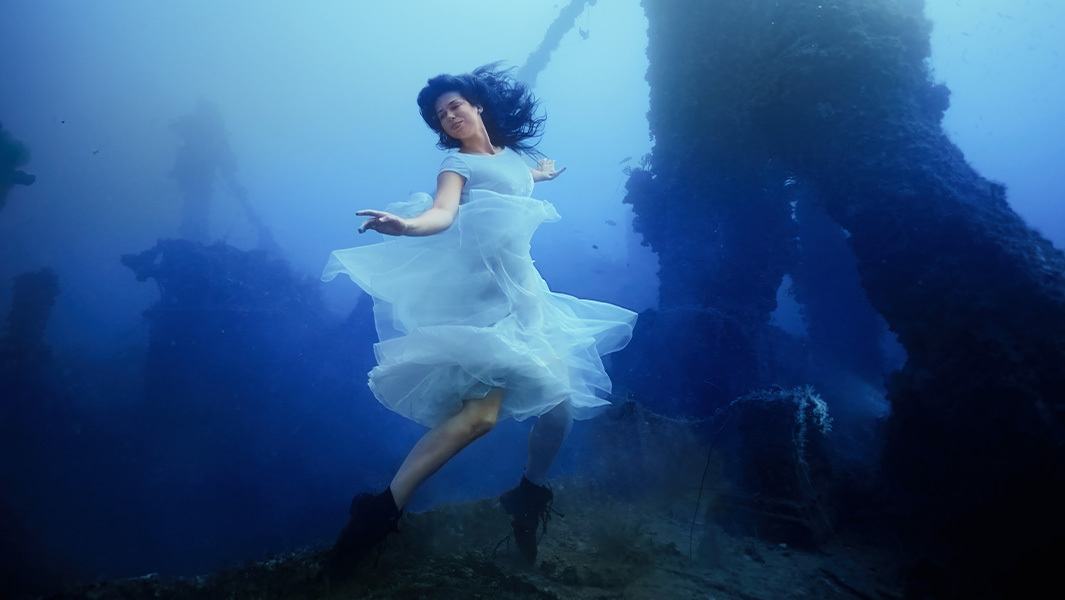 Breaking Records with Underwater Fashion Photography