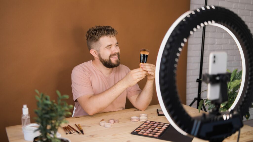 How to Make Money with Photography? Record TikTok videos on smartphone with used tripod and mic.