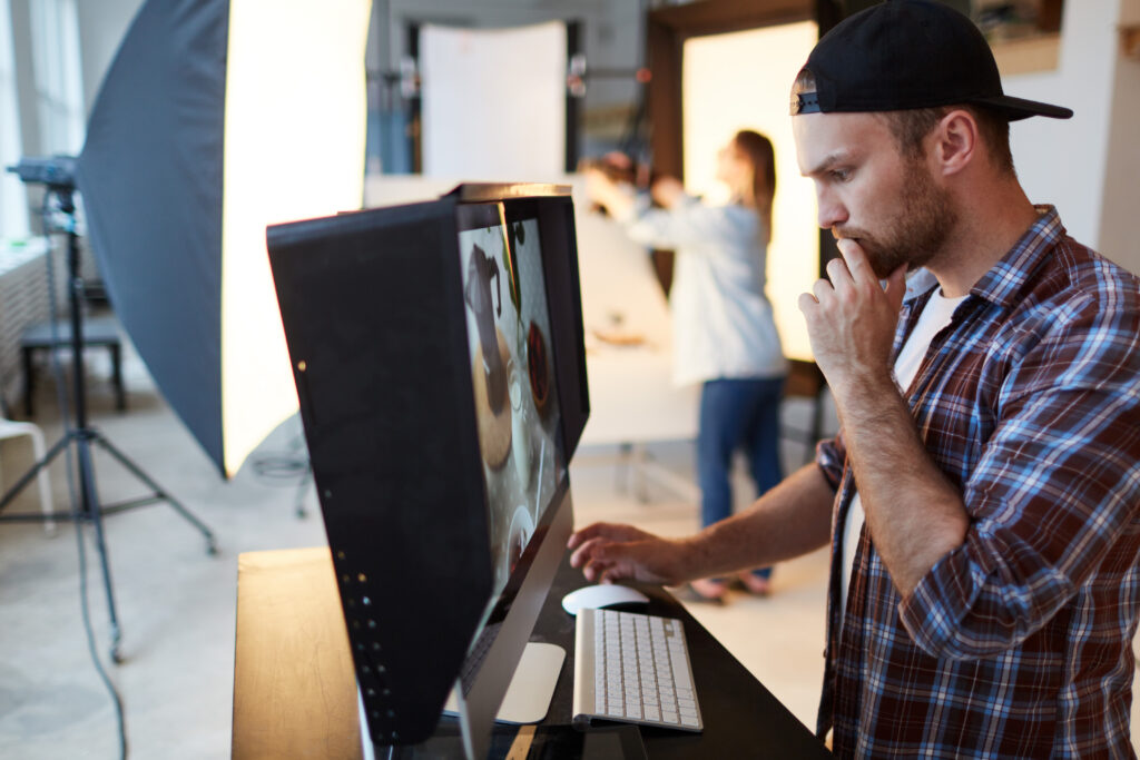 Engaged audience on social media thanks to SEO Tips for Photographers to Rank Higher